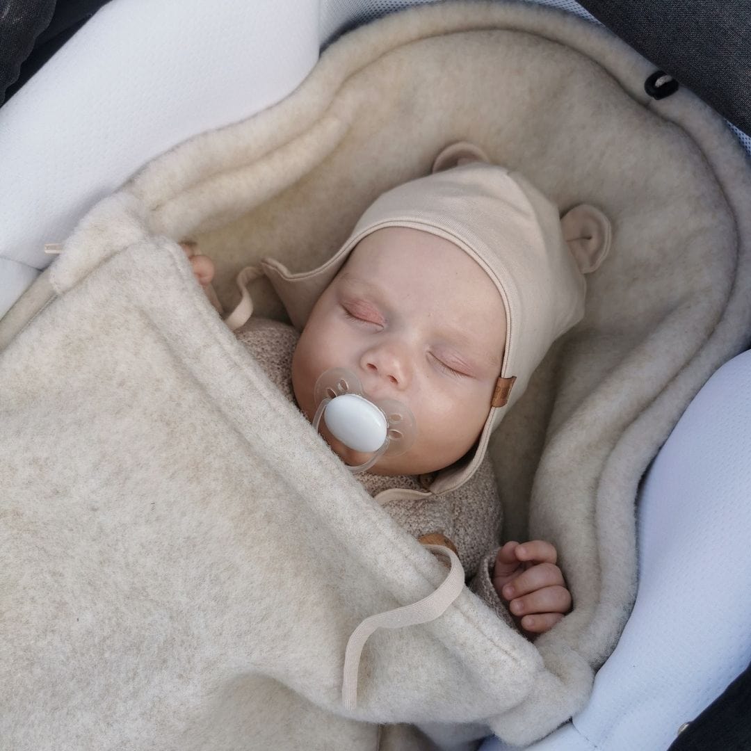 Waarom een wollen voetenzak onmisbaar is voor je baby.