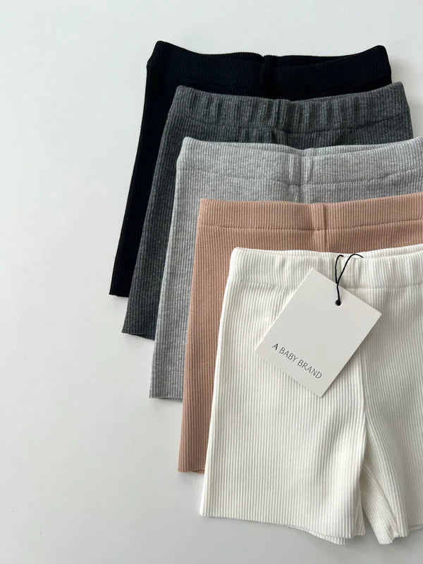 A Basic Brand | Pantalón corto de bebé de canalé