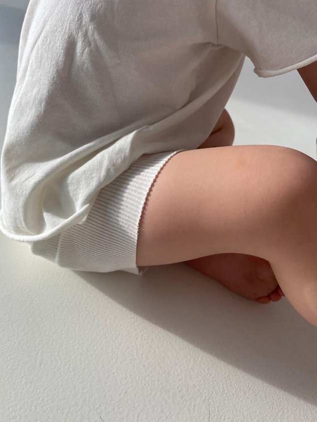 A Basic Brand | Pantalón corto de bebé de canalé