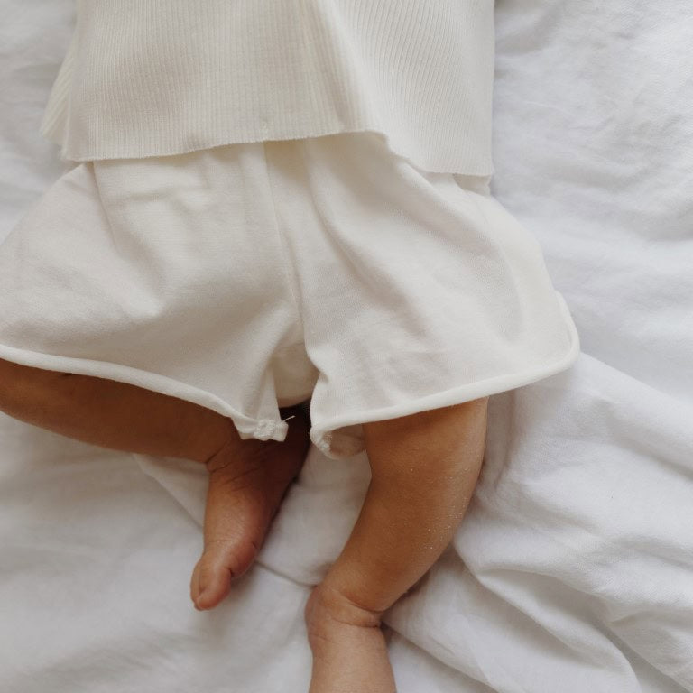 A Basic Brand | Pantalón corto de bebé