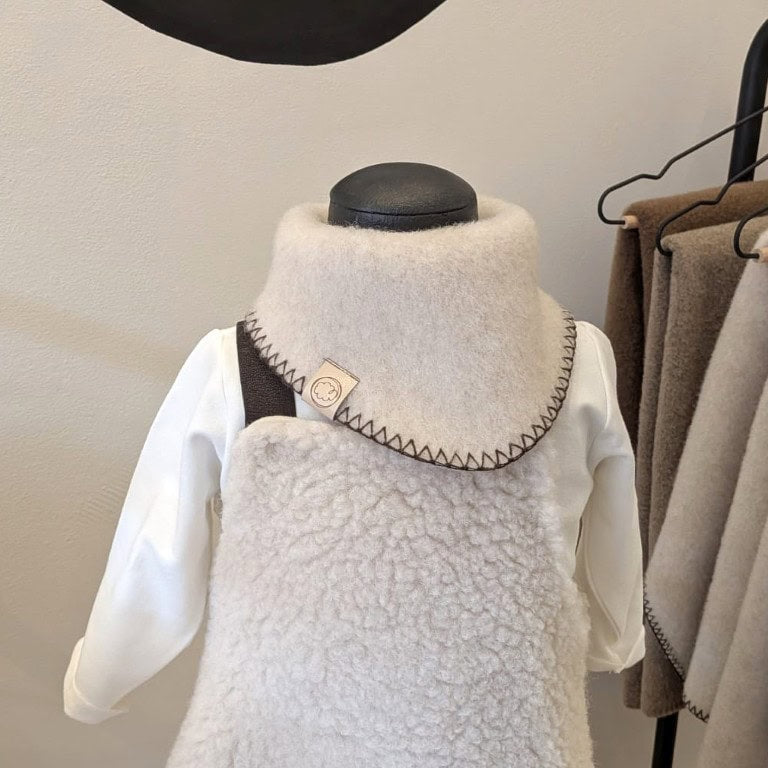 Wollener Babyschal | Felted Beige mit dunkler Naht
