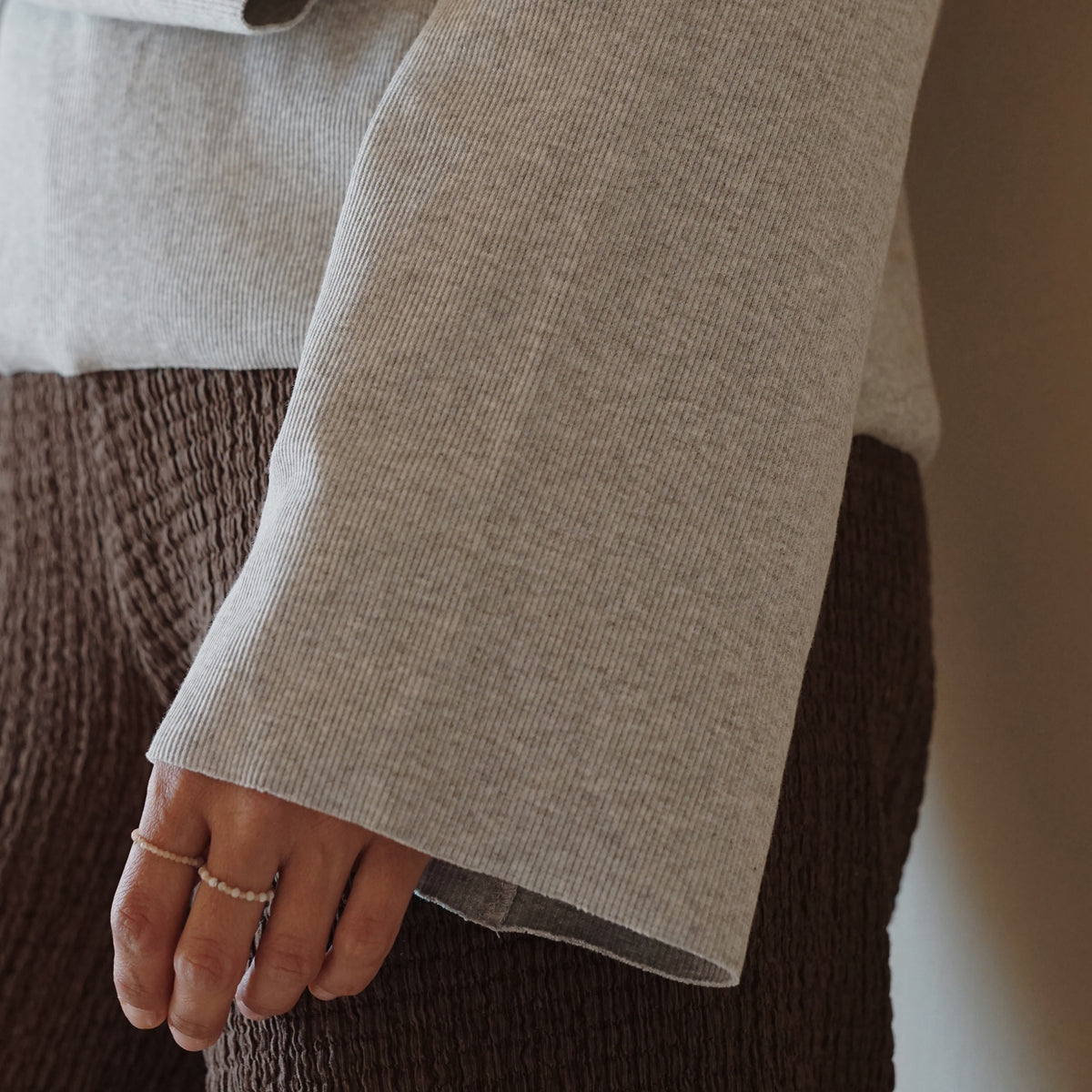 Oversized ribstrikket sweatshirt til damer | A Basic Brand
