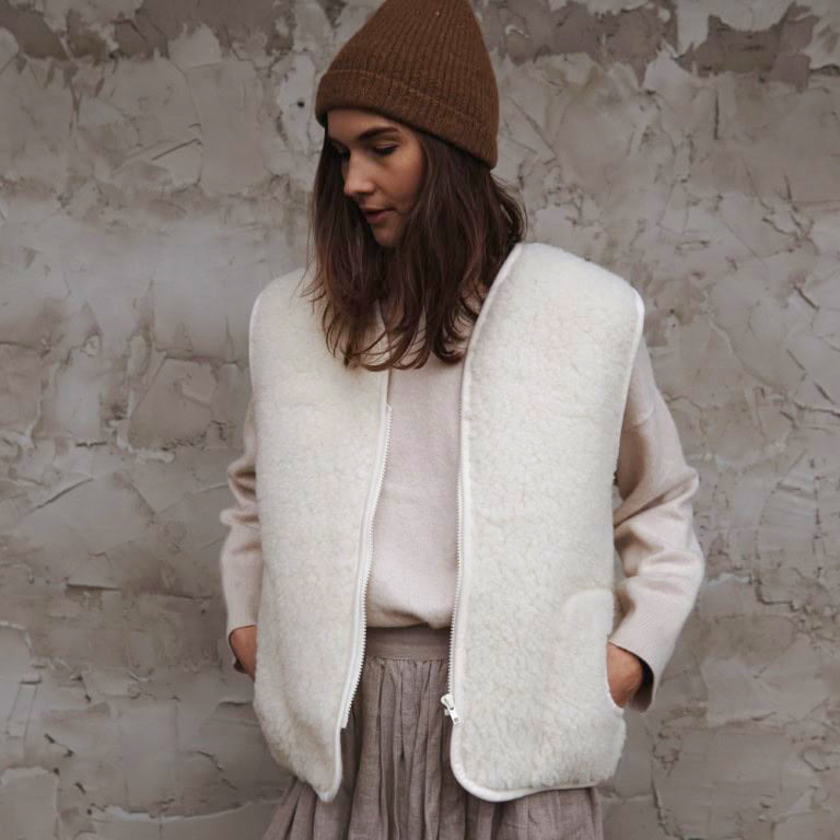 Uldvest med for - Ny model efterår '26 | A Basic Brand
