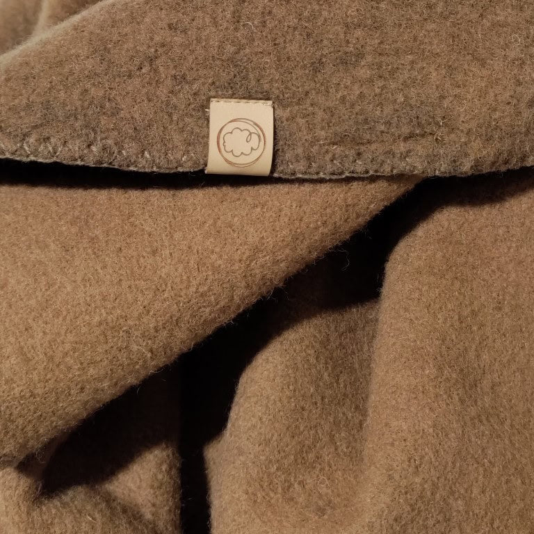 Wickeldecke aus Wolle für Babys mit Kapuze I Felted